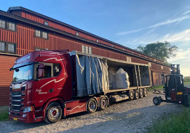 Aflæsning af big bags i aftensolen